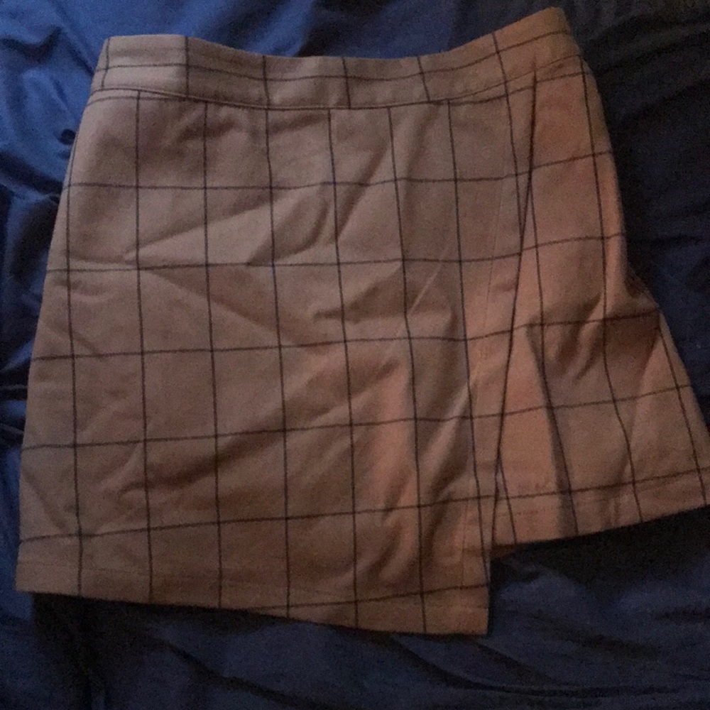 Camel/black forever 21 skirt